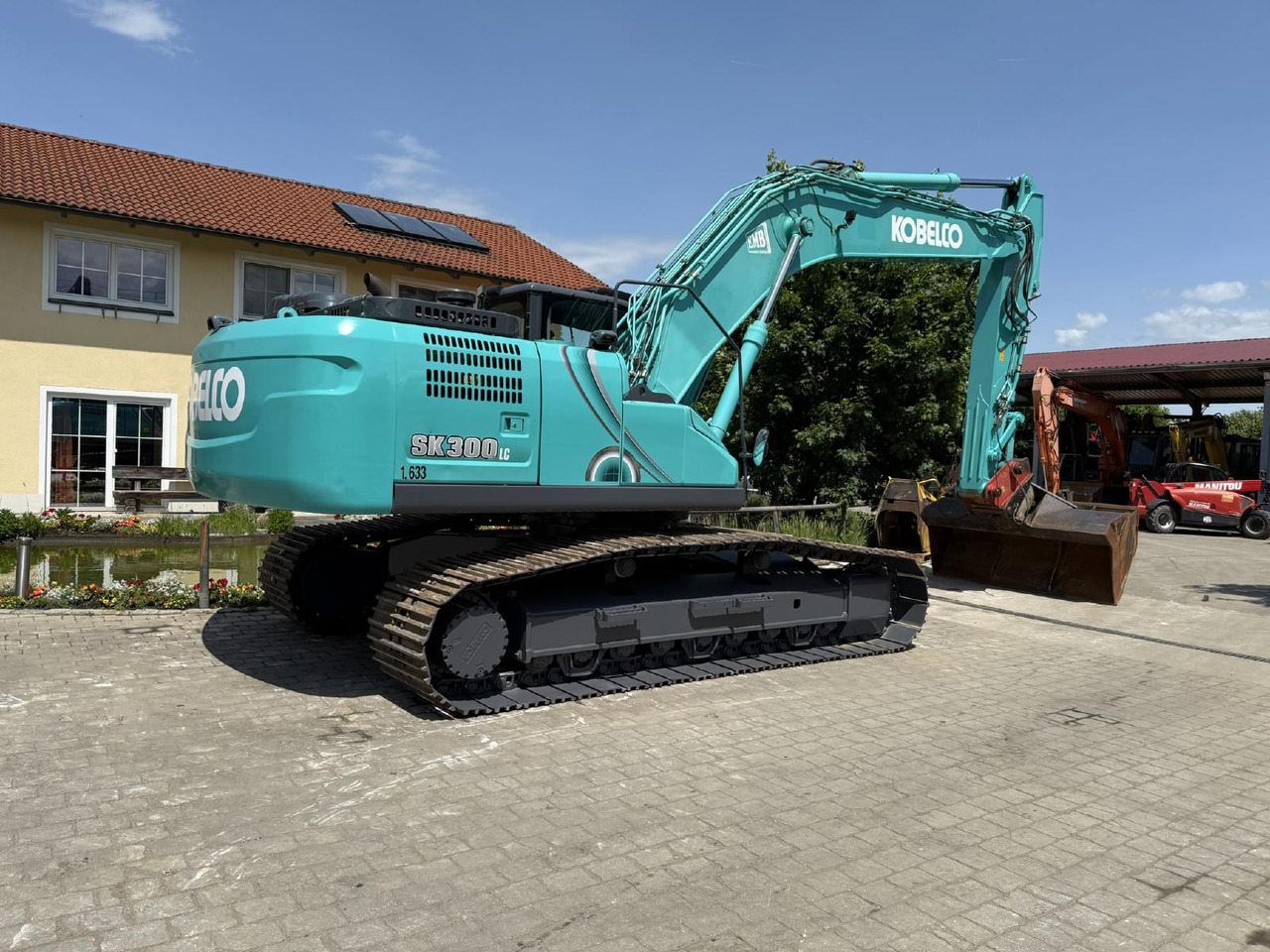 Kobelco SK 300LC-10 - Lánctalpas kotró: 3 kép. Kobelco SK 300LC-10 - Lánctalpas kotró: 3 kép.