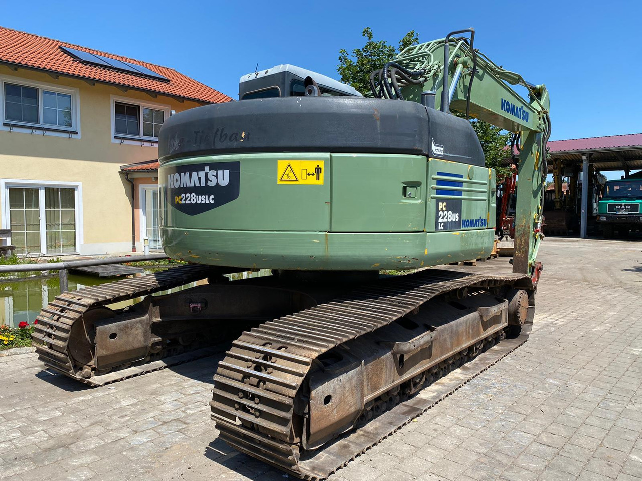 Komatsu PC 228LC 3K - Lánctalpas kotró: 2 kép. Komatsu PC 228LC 3K - Lánctalpas kotró: 2 kép.