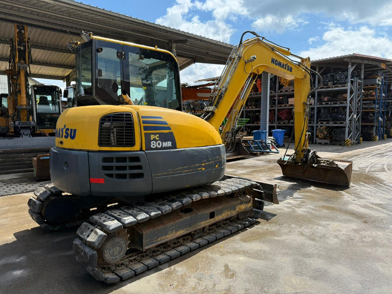 Komatsu PC 80 MR -3 - Lánctalpas kotró: 2 kép. Komatsu PC 80 MR -3 - Lánctalpas kotró: 2 kép.