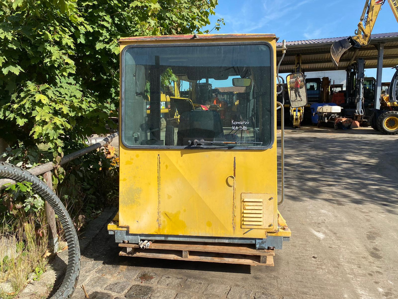 Komatsu WA 380 - Fülke - Építőipari gépek: 3 kép. Komatsu WA 380 - Fülke - Építőipari gépek: 3 kép.