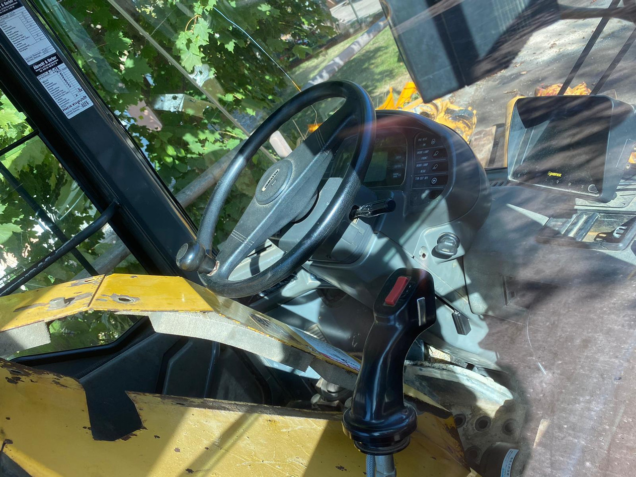 Komatsu WA 380 - Fülke - Építőipari gépek: 5 kép. Komatsu WA 380 - Fülke - Építőipari gépek: 5 kép.