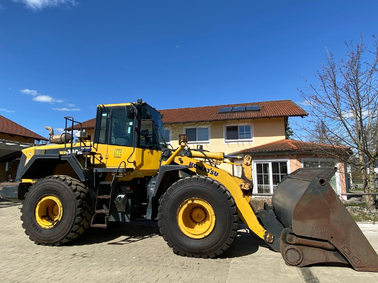 Komatsu WA 380 - Gumikerekes homlokrakodó: 2 kép. Komatsu WA 380 - Gumikerekes homlokrakodó: 2 kép.