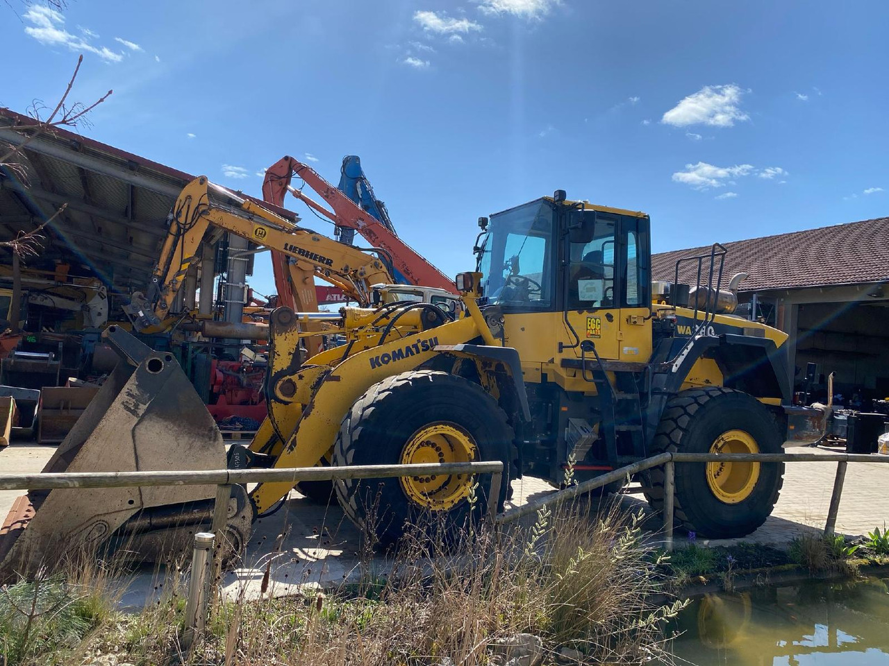 Komatsu WA 380 - Gumikerekes homlokrakodó: 3 kép. Komatsu WA 380 - Gumikerekes homlokrakodó: 3 kép.