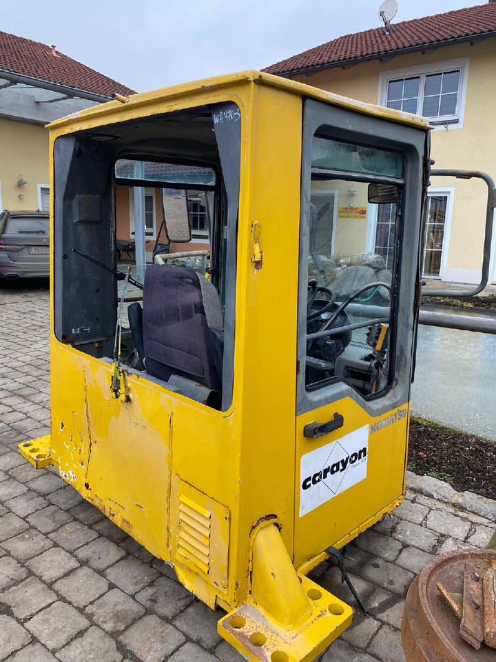 Komatsu WA 470-3 - Fülke - Építőipari gépek: 1 kép. Komatsu WA 470-3 - Fülke - Építőipari gépek: 1 kép.