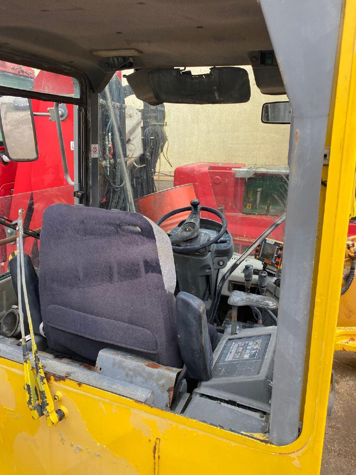 Komatsu WA 470-3 - Fülke - Építőipari gépek: 5 kép. Komatsu WA 470-3 - Fülke - Építőipari gépek: 5 kép.