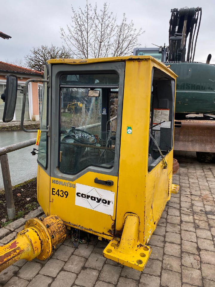 Komatsu WA 470-3 - Fülke - Építőipari gépek: 4 kép. Komatsu WA 470-3 - Fülke - Építőipari gépek: 4 kép.
