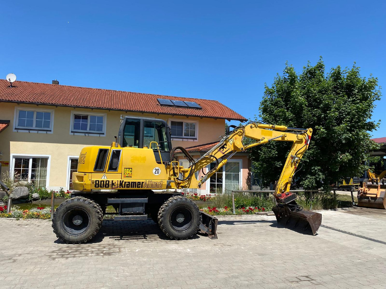 Kramer 808-3 - Gumikerekes kotró: 5 kép. Kramer 808-3 - Gumikerekes kotró: 5 kép.