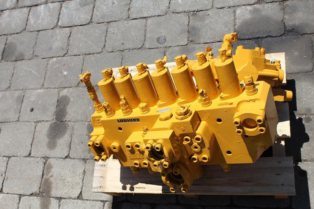 Liebherr 900 Lit. - Hidraulikus szelep - Építőipari gépek: 4 kép. Liebherr 900 Lit. - Hidraulikus szelep - Építőipari gépek: 4 kép.