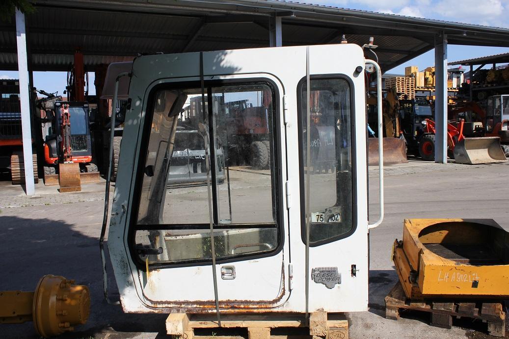 Liebherr A 902 LIT - Fülke - Építőipari gépek: 1 kép. Liebherr A 902 LIT - Fülke - Építőipari gépek: 1 kép.