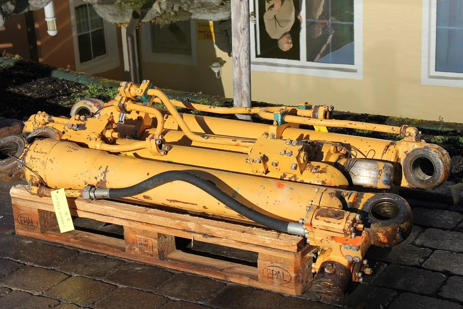 Liebherr A 902 LIT - Hidraulikus henger - Építőipari gépek: 2 kép. Liebherr A 902 LIT - Hidraulikus henger - Építőipari gépek: 2 kép.