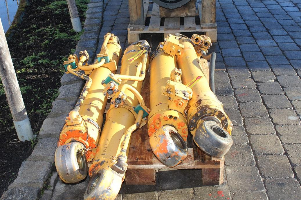 Liebherr A 902 LIT - Hidraulikus henger - Építőipari gépek: 4 kép. Liebherr A 902 LIT - Hidraulikus henger - Építőipari gépek: 4 kép.