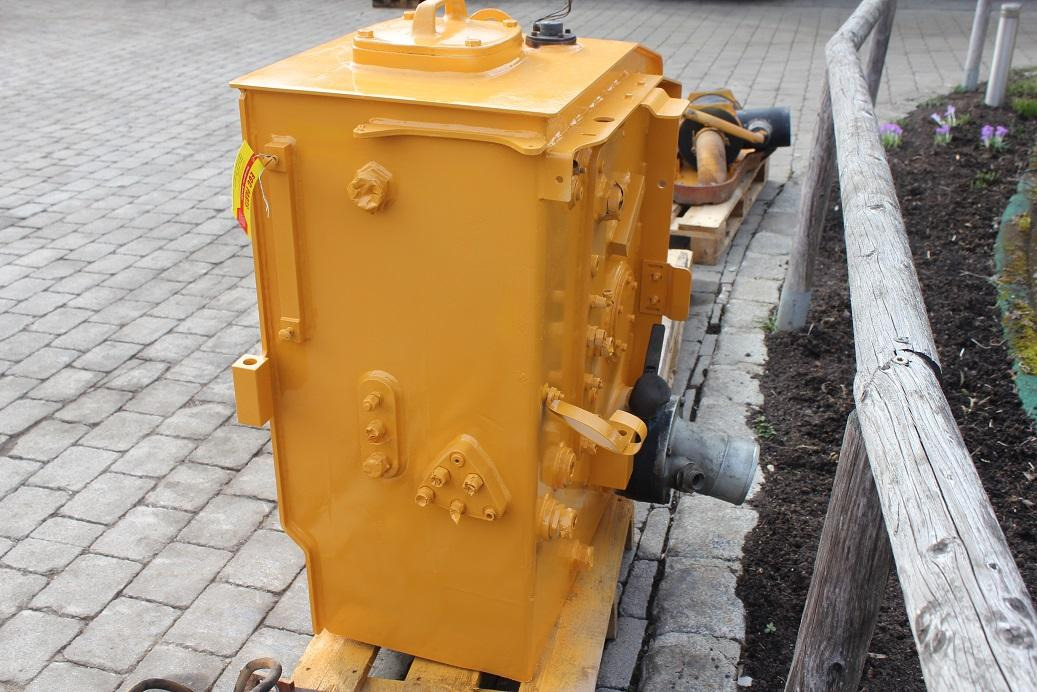 Liebherr A 904 C LIT - Üzemanyag tartály - Építőipari gépek: 5 kép. Liebherr A 904 C LIT - Üzemanyag tartály - Építőipari gépek: 5 kép.