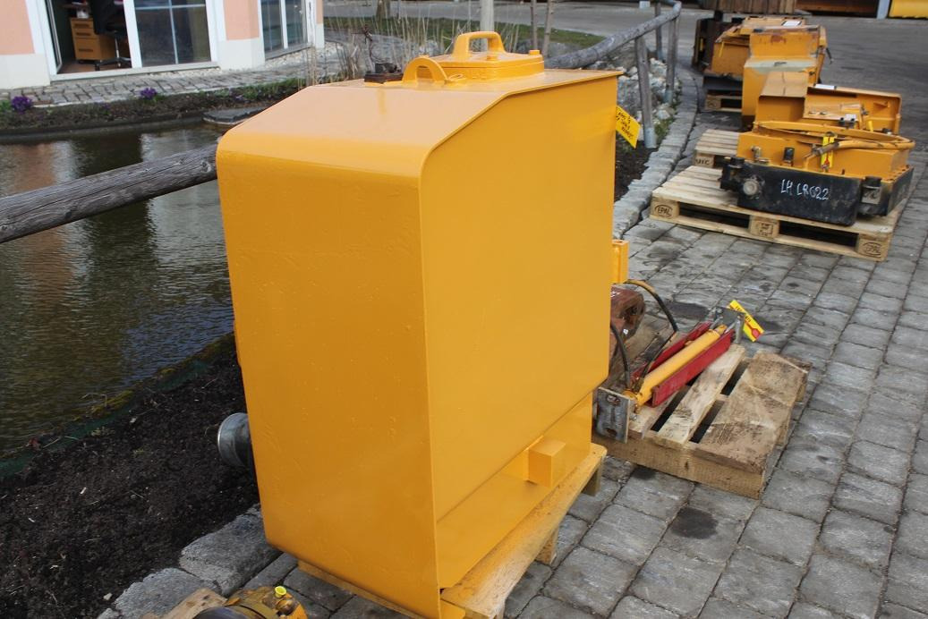 Liebherr A 904 C LIT - Üzemanyag tartály - Építőipari gépek: 2 kép. Liebherr A 904 C LIT - Üzemanyag tartály - Építőipari gépek: 2 kép.