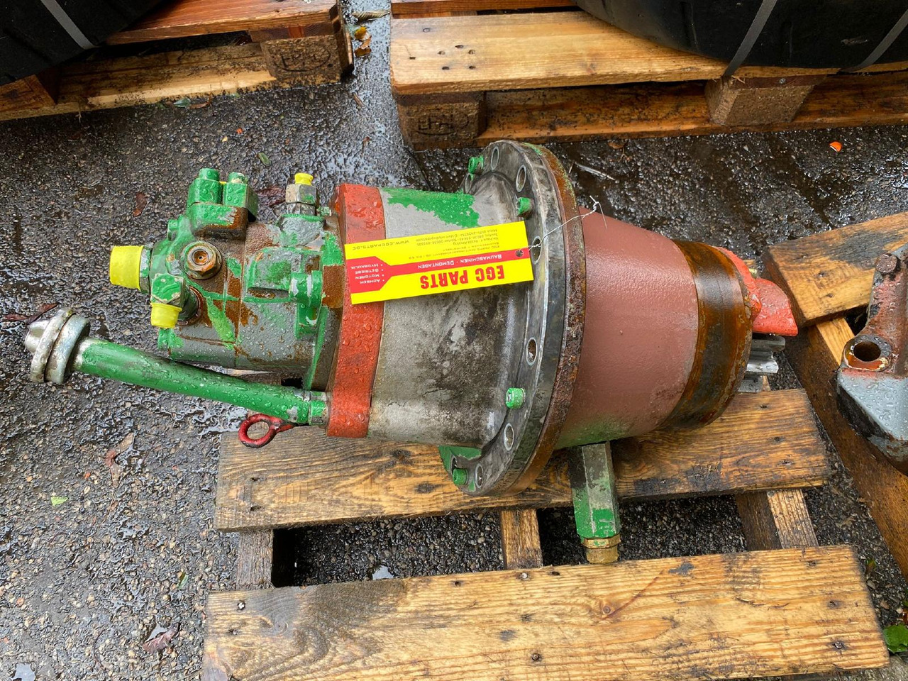 Liebherr A 904 LIT - Fordító motor - Építőipari gépek: 1 kép. Liebherr A 904 LIT - Fordító motor - Építőipari gépek: 1 kép.