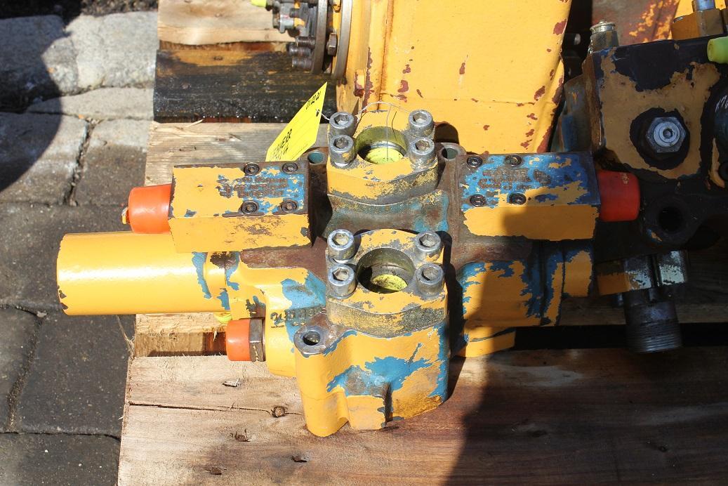 Hidraulikus szelep - Építőipari gépek Liebherr A 922 LIT: 7 kép.