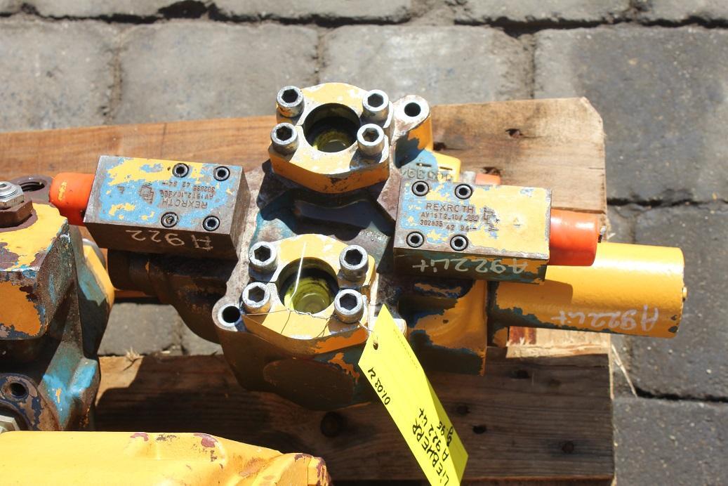 Hidraulikus szelep - Építőipari gépek Liebherr A 922 LIT: 8 kép.