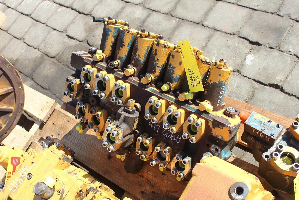 Hidraulikus szelep - Építőipari gépek Liebherr A 922 LIT: 9 kép.