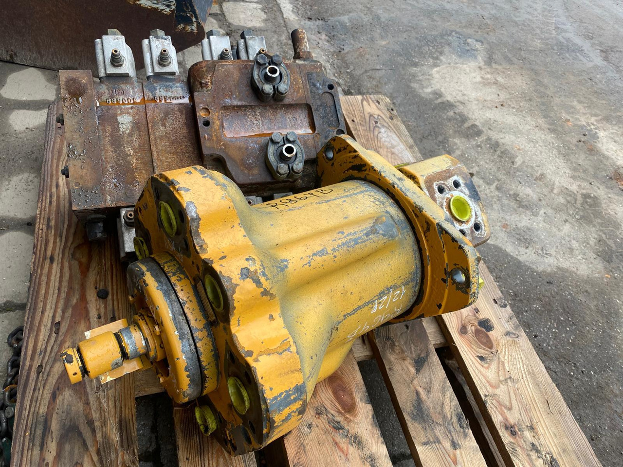 Liebherr DDF 540 aus R 964 B - Hidraulika - Építőipari gépek: 3 kép. Liebherr DDF 540 aus R 964 B - Hidraulika - Építőipari gépek: 3 kép.