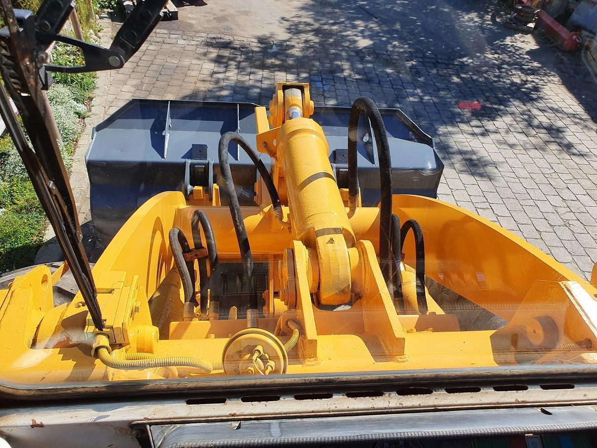 Liebherr L 521 - Gumikerekes homlokrakodó: 4 kép. Liebherr L 521 - Gumikerekes homlokrakodó: 4 kép.