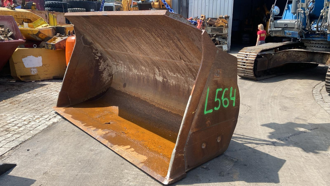 Liebherr L 564 - Rakodókanál: 1 kép. Liebherr L 564 - Rakodókanál: 1 kép.