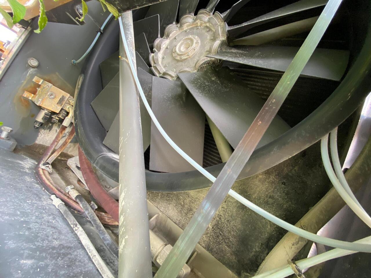 Liebherr L566 - Hűtőrendszer - Építőipari gépek: 5 kép. Liebherr L566 - Hűtőrendszer - Építőipari gépek: 5 kép.