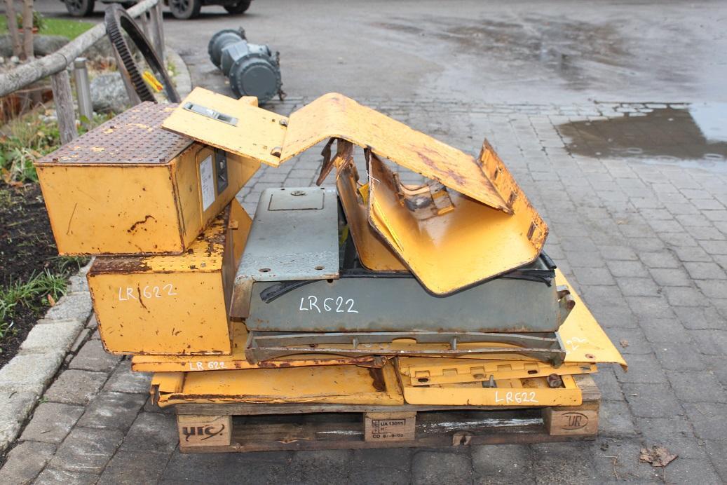 Liebherr LR 622 - Karosszéria és külső - Lánctalpas homlokrakodó: 2 kép. Liebherr LR 622 - Karosszéria és külső - Lánctalpas homlokrakodó: 2 kép.