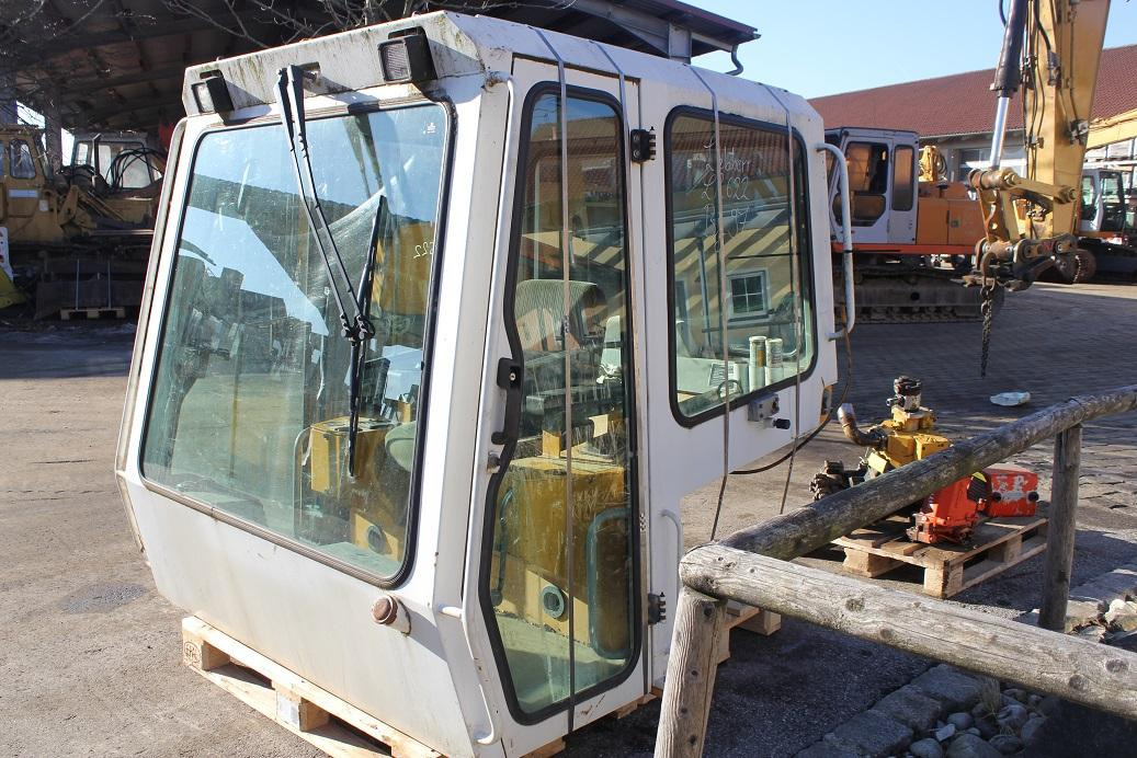 Liebherr LR 622 - Fülke - Építőipari gépek: 1 kép. Liebherr LR 622 - Fülke - Építőipari gépek: 1 kép.