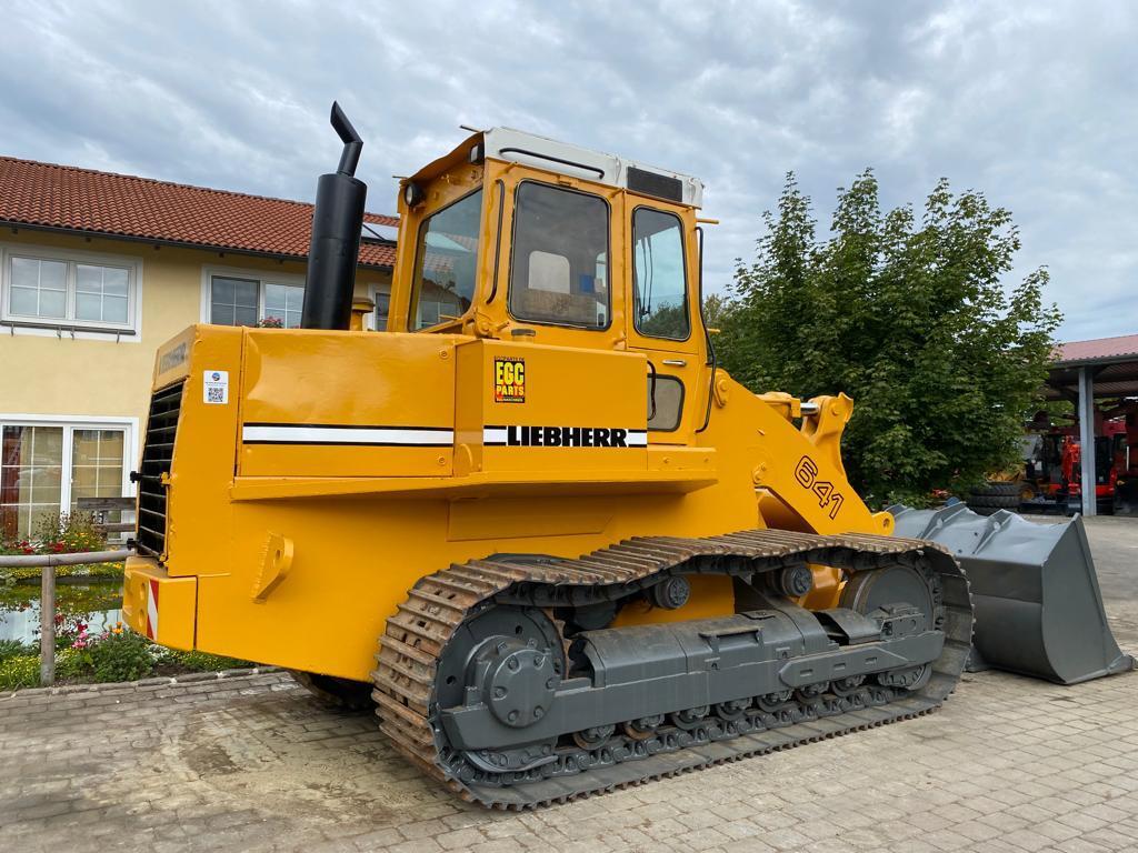Liebherr LR 641 - Lánctalpas homlokrakodó: 4 kép. Liebherr LR 641 - Lánctalpas homlokrakodó: 4 kép.