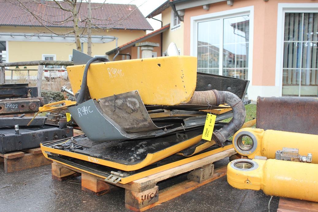 Liebherr R 914 C - Karosszéria és külső - Kotrógép: 2 kép. Liebherr R 914 C - Karosszéria és külső - Kotrógép: 2 kép.