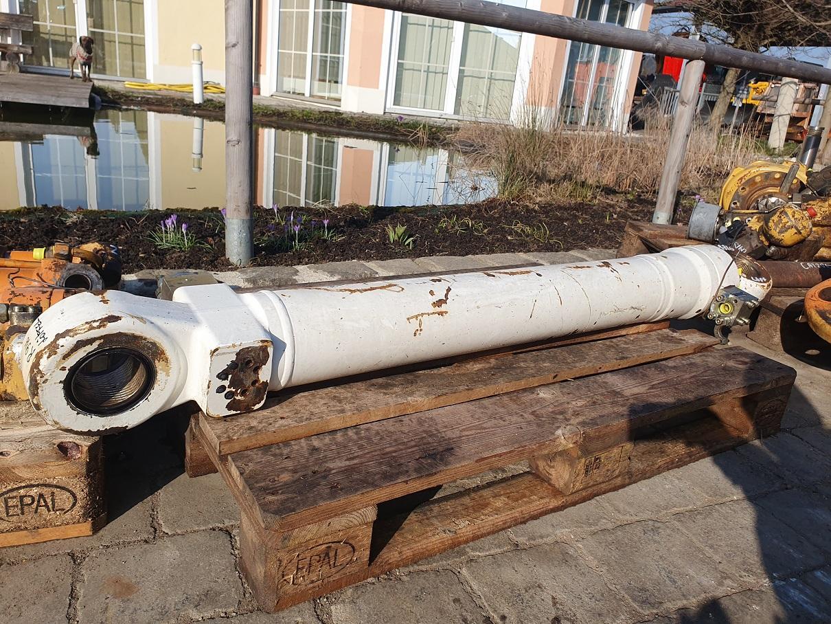 Liebherr R 916 - Hidraulikus henger - Építőipari gépek: 2 kép. Liebherr R 916 - Hidraulikus henger - Építőipari gépek: 2 kép.