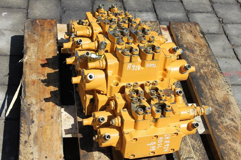 Liebherr R 924 HDSL - Hidraulikus szelep - Építőipari gépek: 2 kép. Liebherr R 924 HDSL - Hidraulikus szelep - Építőipari gépek: 2 kép.
