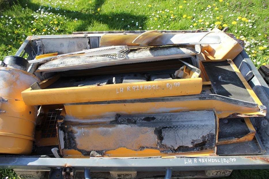 Liebherr R 924 HDSL - Karosszéria és külső - Építőipari gépek: 4 kép. Liebherr R 924 HDSL - Karosszéria és külső - Építőipari gépek: 4 kép.