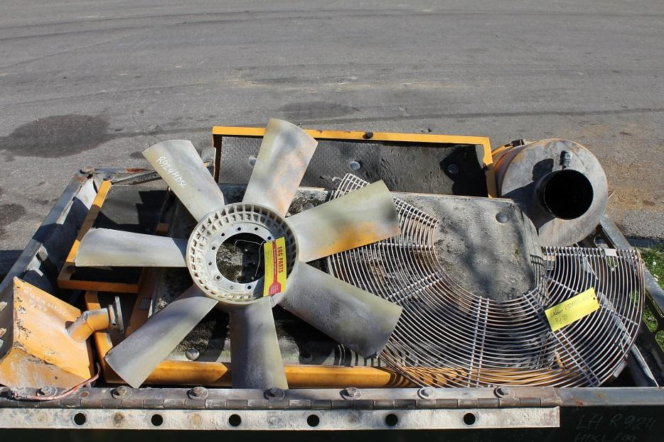 Liebherr R 924 HDSL - Karosszéria és külső - Építőipari gépek: 3 kép. Liebherr R 924 HDSL - Karosszéria és külső - Építőipari gépek: 3 kép.