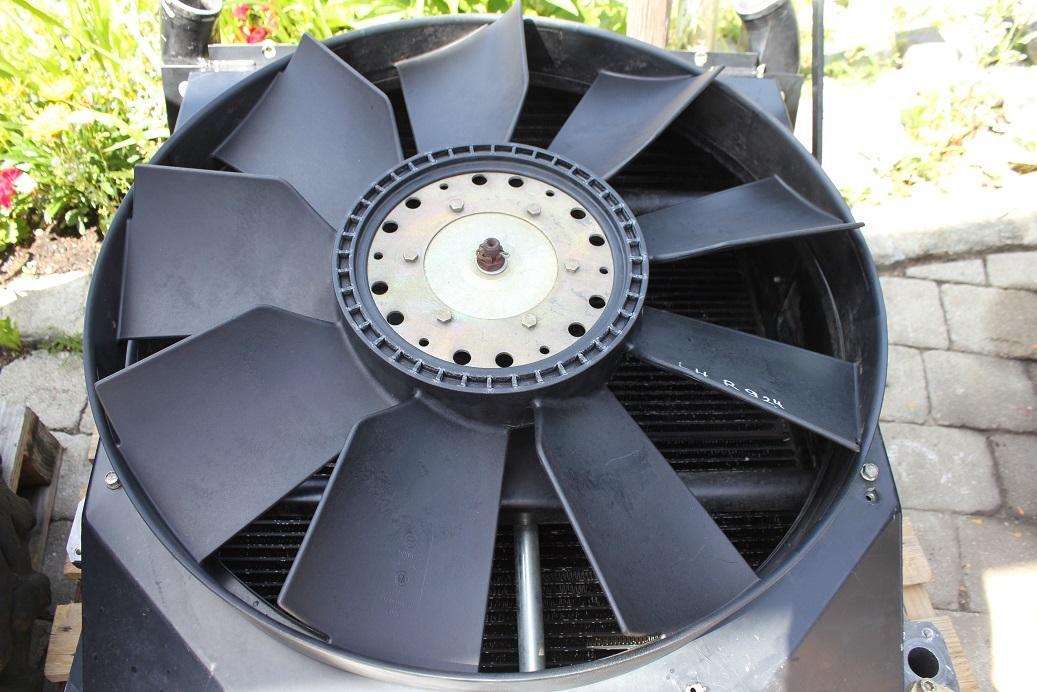 Liebherr R 924 compact - Hűtőrendszer - Építőipari gépek: 2 kép. Liebherr R 924 compact - Hűtőrendszer - Építőipari gépek: 2 kép.