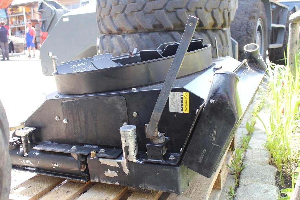 Liebherr R 924 compact - Hűtőrendszer - Építőipari gépek: 5 kép. Liebherr R 924 compact - Hűtőrendszer - Építőipari gépek: 5 kép.