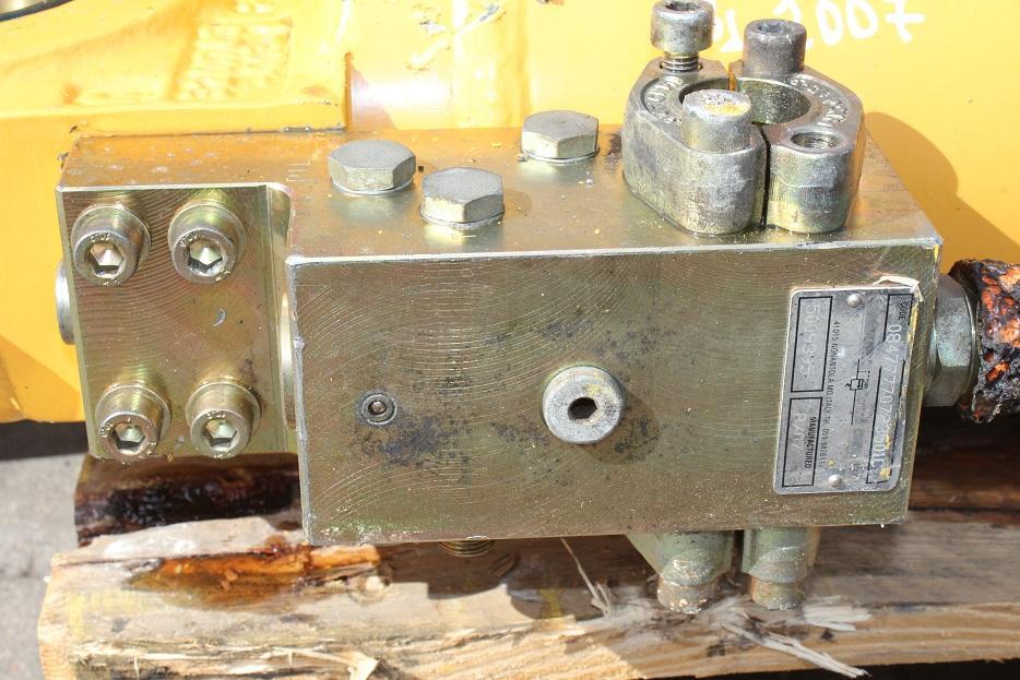 Liebherr R 924 compact - Hidraulikus henger - Építőipari gépek: 5 kép. Liebherr R 924 compact - Hidraulikus henger - Építőipari gépek: 5 kép.