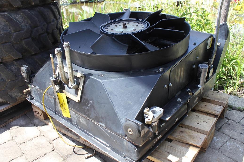 Liebherr R 924 compact - Hűtőrendszer - Építőipari gépek: 3 kép. Liebherr R 924 compact - Hűtőrendszer - Építőipari gépek: 3 kép.