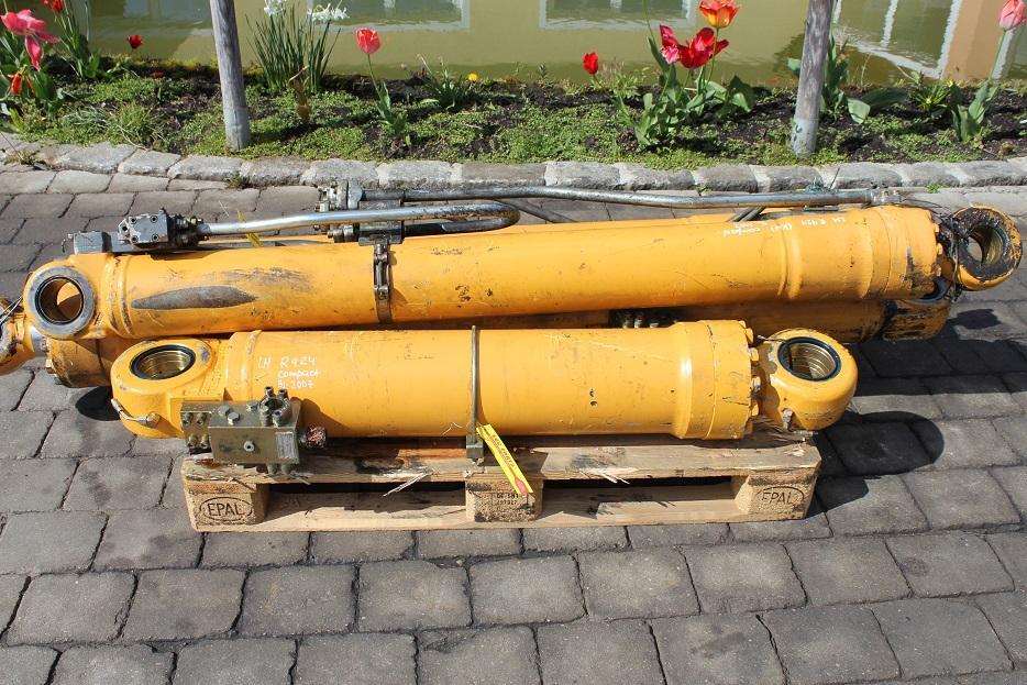 Liebherr R 924 compact - Hidraulikus henger - Építőipari gépek: 4 kép. Liebherr R 924 compact - Hidraulikus henger - Építőipari gépek: 4 kép.