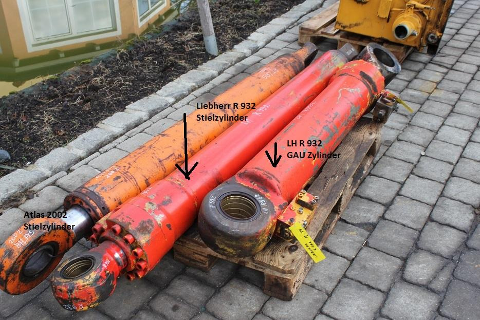 Liebherr R 932 LIT - Hidraulikus henger - Építőipari gépek: 3 kép. Liebherr R 932 LIT - Hidraulikus henger - Építőipari gépek: 3 kép.