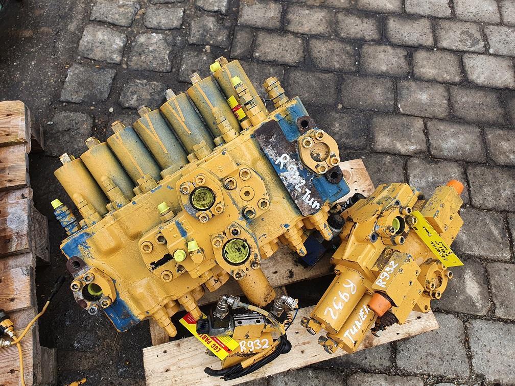 Liebherr R 932 LIT - Hidraulikus szelep - Építőipari gépek: 4 kép. Liebherr R 932 LIT - Hidraulikus szelep - Építőipari gépek: 4 kép.