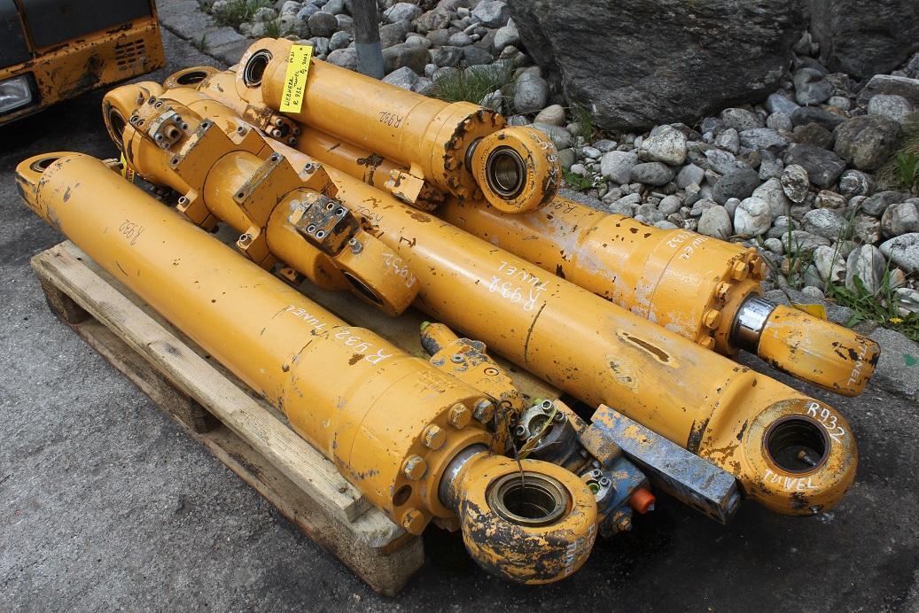 Liebherr R 932 LIT Tunnel - Hidraulikus henger - Építőipari gépek: 3 kép. Liebherr R 932 LIT Tunnel - Hidraulikus henger - Építőipari gépek: 3 kép.