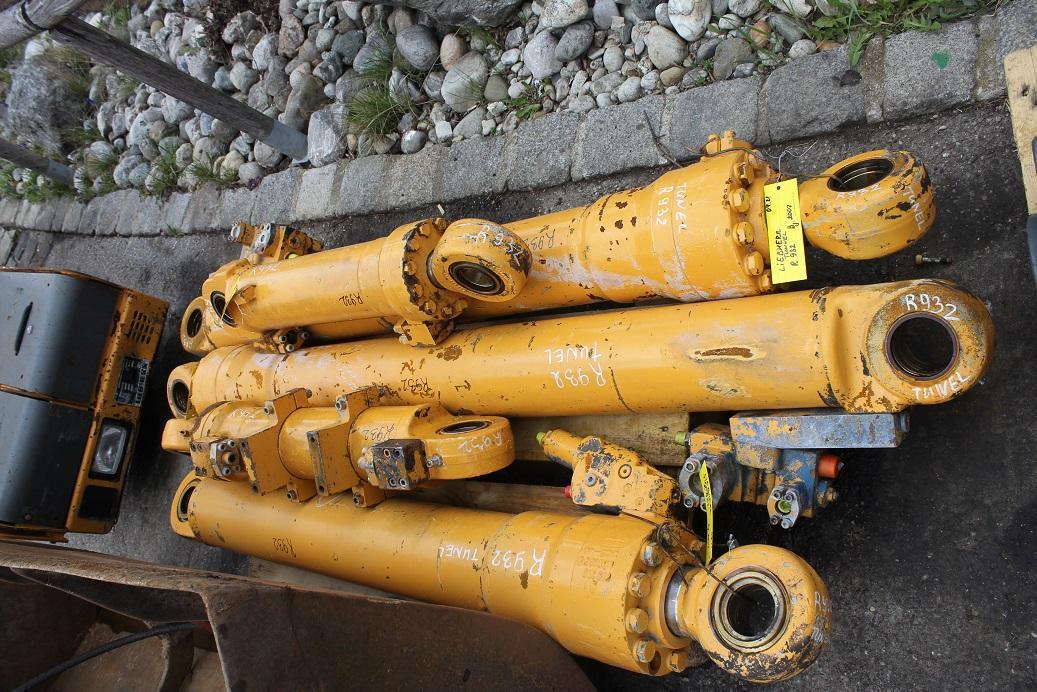 Liebherr R 932 LIT Tunnel - Hidraulikus henger - Építőipari gépek: 4 kép. Liebherr R 932 LIT Tunnel - Hidraulikus henger - Építőipari gépek: 4 kép.