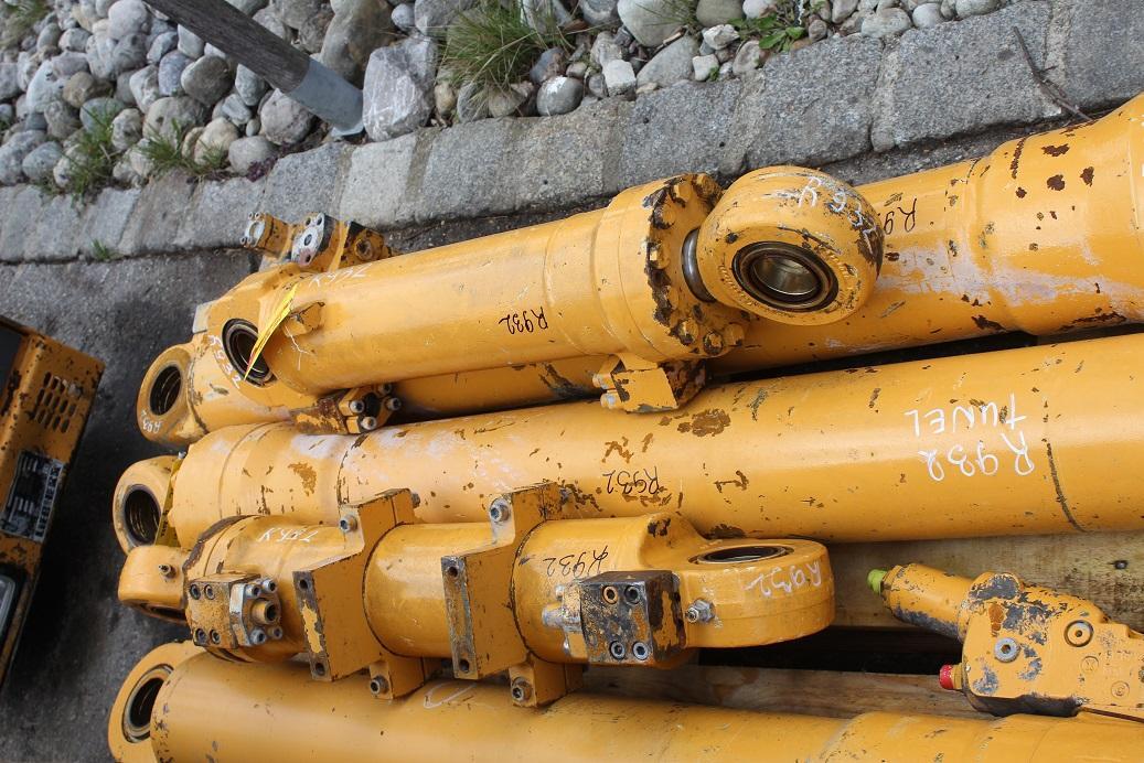 Liebherr R 932 LIT Tunnel - Hidraulikus henger - Építőipari gépek: 5 kép. Liebherr R 932 LIT Tunnel - Hidraulikus henger - Építőipari gépek: 5 kép.