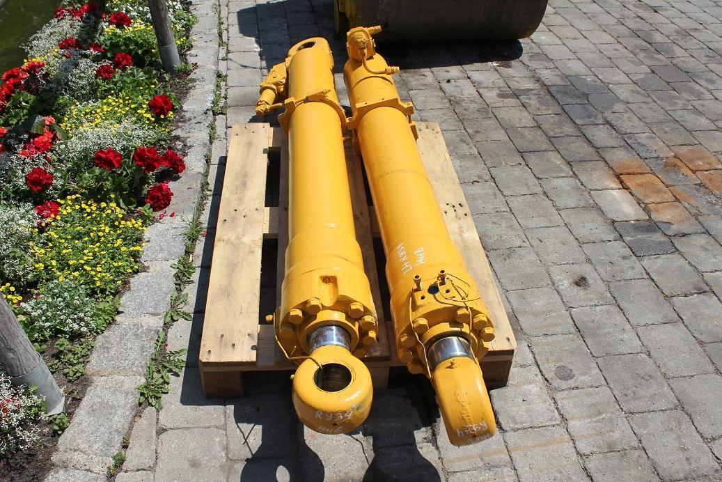 Liebherr R 934 LIT - Hidraulikus henger - Építőipari gépek: 3 kép. Liebherr R 934 LIT - Hidraulikus henger - Építőipari gépek: 3 kép.