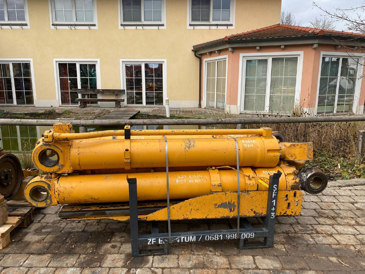 Liebherr R 964 B LIT - Hidraulikus henger - Építőipari gépek: 4 kép. Liebherr R 964 B LIT - Hidraulikus henger - Építőipari gépek: 4 kép.
