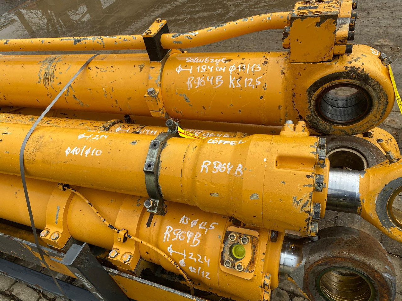 Liebherr R 964 B LIT - Hidraulikus henger - Építőipari gépek: 5 kép. Liebherr R 964 B LIT - Hidraulikus henger - Építőipari gépek: 5 kép.