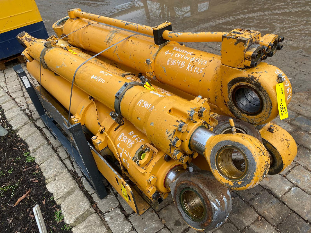 Liebherr R 964 B LIT - Hidraulikus henger - Építőipari gépek: 3 kép. Liebherr R 964 B LIT - Hidraulikus henger - Építőipari gépek: 3 kép.