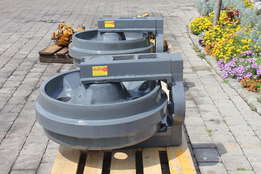 Liebherr R 974 - Járószerkezet alkatrészek - Építőipari gépek: 3 kép. Liebherr R 974 - Járószerkezet alkatrészek - Építőipari gépek: 3 kép.