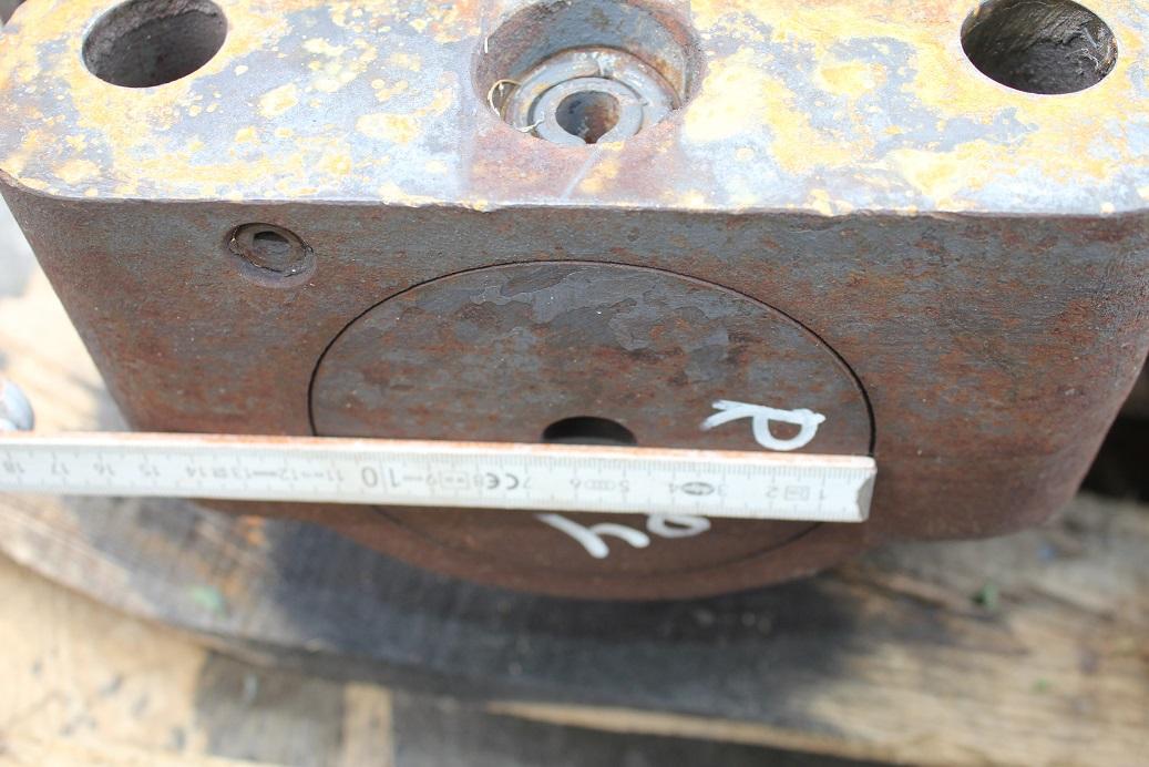 Liebherr R 984 - Lánctalp - Görgő - Építőipari gépek: 4 kép. Liebherr R 984 - Lánctalp - Görgő - Építőipari gépek: 4 kép.