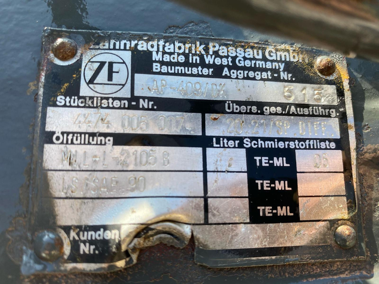 Liebherr ZF AP 409 aus L 541 - Tengely és alkatrészek - Építőipari gépek: 3 kép. Liebherr ZF AP 409 aus L 541 - Tengely és alkatrészek - Építőipari gépek: 3 kép.